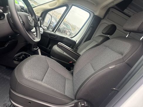 Used 2024 RAM ProMaster 2500 FWD image 11