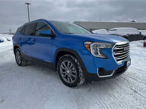 Used 2024 GMC Terrain SLT image 2