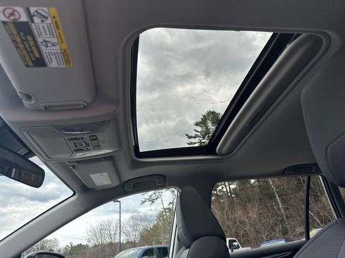 Used 2021 Toyota RAV4 XLE w/ Convenience Package AWD/4WD image 19