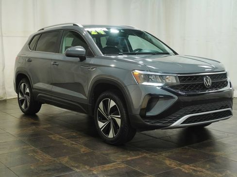 Used 2024 Volkswagen Taos SE AWD/4WD image 1
