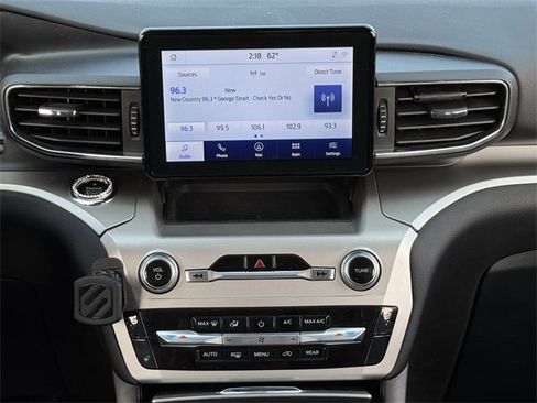 Used 2021 Ford Explorer XLT w/ Equipment Group 202A image 16