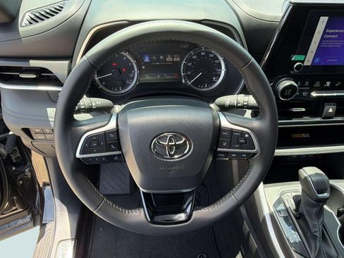 Used 2024 Toyota Highlander XSE FWD image 29