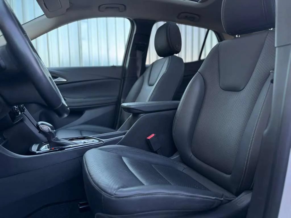 Used 2023 Buick Encore GX Essence w/ Experience Buick Package FWD image 17