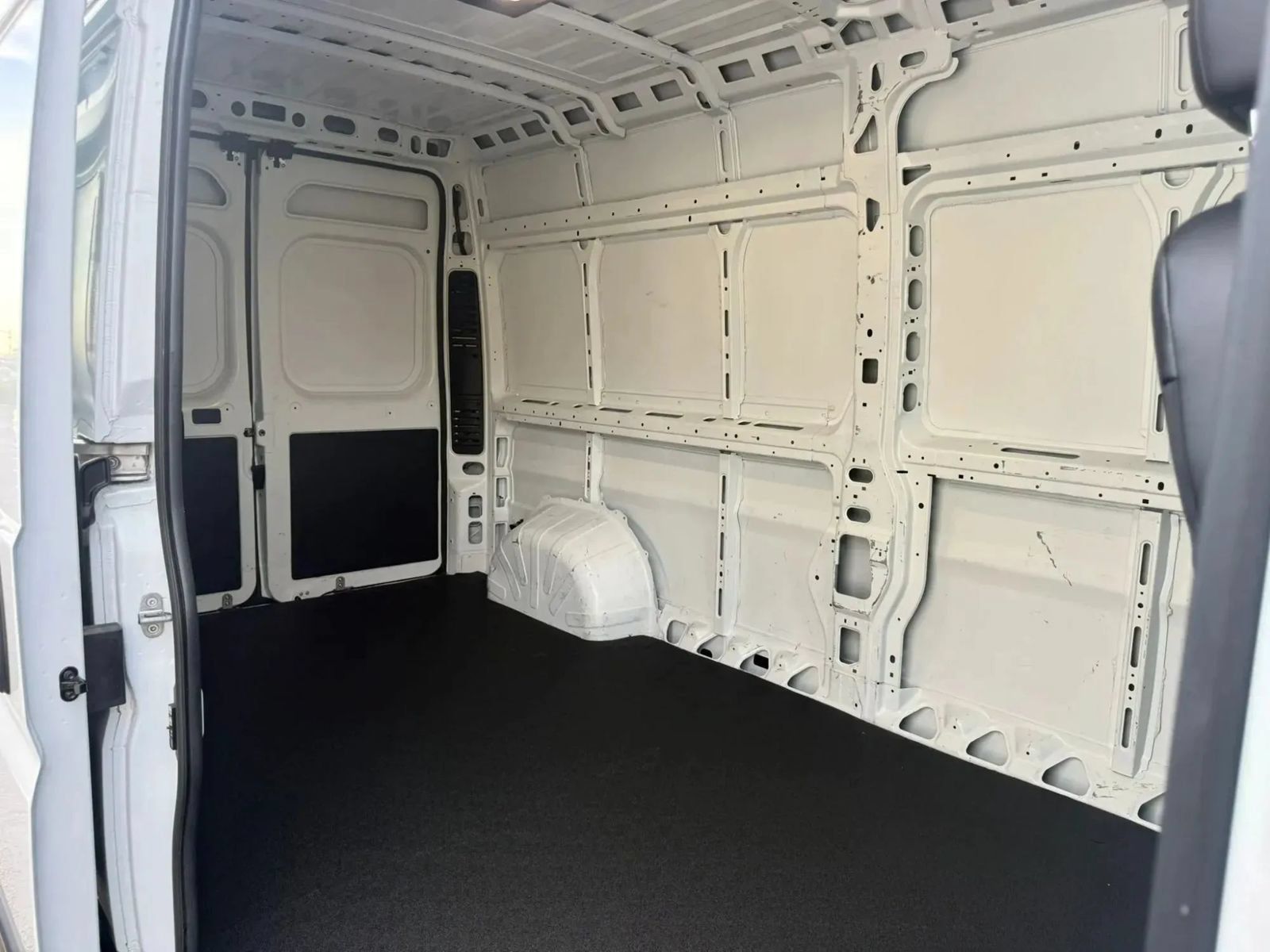 Used 2025 RAM ProMaster 2500 w/ Convenience Group FWD image 29