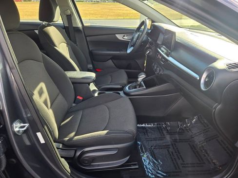Used 2023 Kia Forte LXS image 6