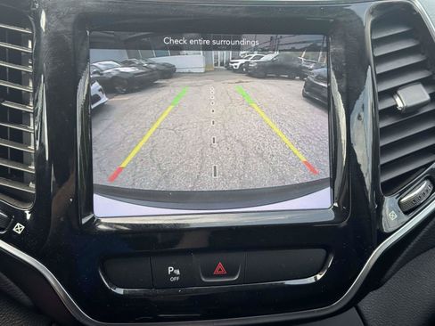 Used 2019 Jeep Cherokee Limited AWD/4WD image 26