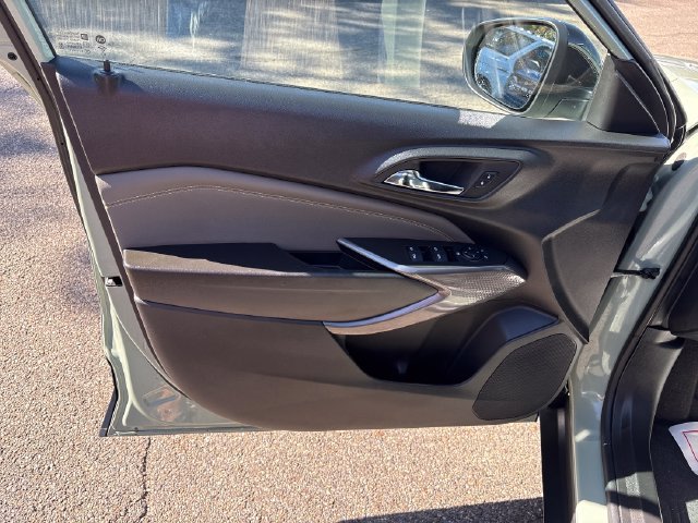 Used 2025 Chevrolet Trax ACTIV w/ Sunroof Package FWD image 7