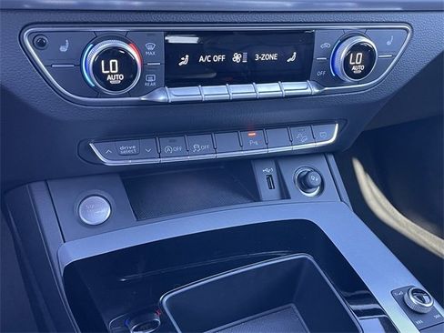 Used 2025 Audi Q5 2.0T Premium image 19