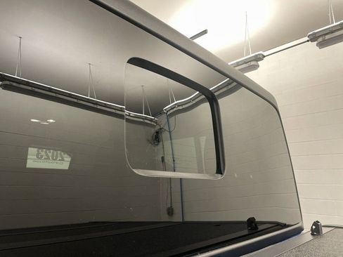 Used 2023 Jeep Gladiator Sport image 27