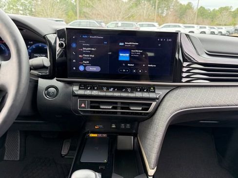 Used 2025 Toyota Camry XLE w/ Premium Plus Package image 18