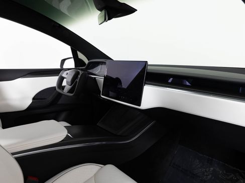 Used 2022 Tesla Model X Plaid image 29