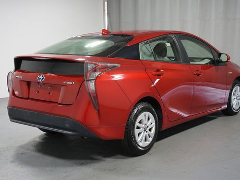 Used 2018 Toyota Prius One image 8