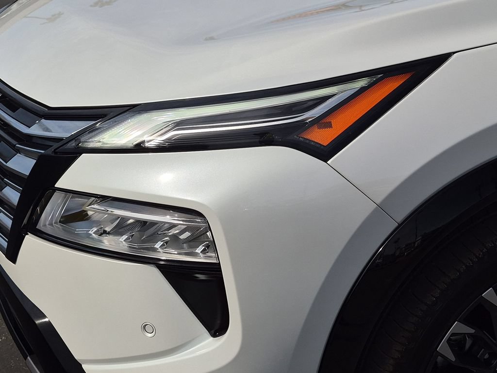 Used 2024 Nissan Rogue Platinum AWD/4WD image 8