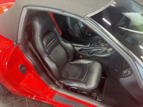 Used 2001 Chevrolet Corvette Convertible w/ Preferred Equipment Group2 image 20