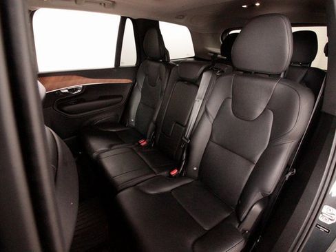 Used 2022 Volvo XC90 T6 Momentum w/ Advanced Package image 23