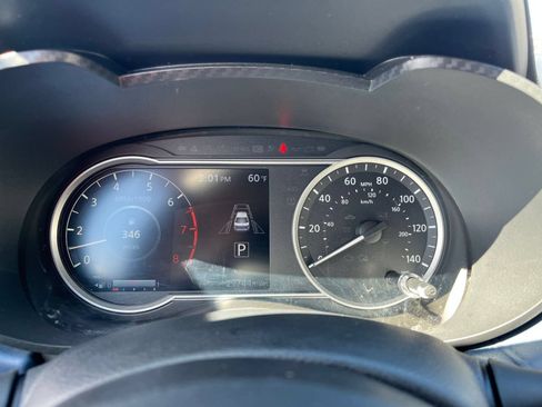 Used 2025 Nissan Versa SV FWD image 39
