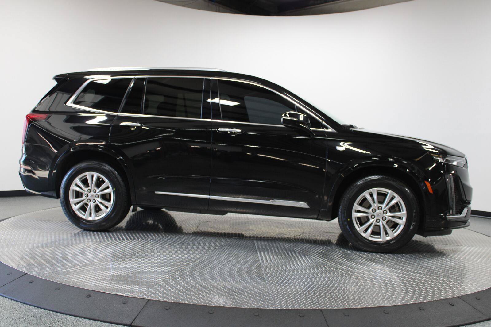 Certified 2023 Cadillac XT6 Luxury FWD image 13