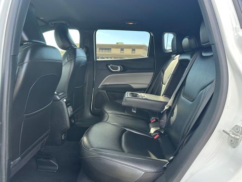 Used 2024 Jeep Compass Limited image 12