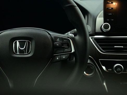 Used 2022 Honda Accord Touring image 12
