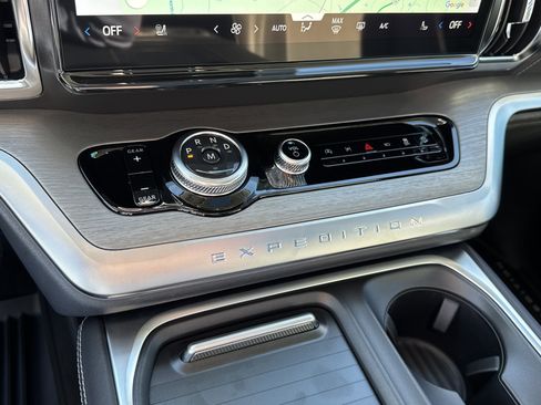 New 2025 Ford Expedition Platinum w/ Driver's Package image 33