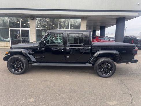 Used 2022 Jeep Gladiator Overland image 3