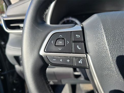 Certified 2022 Toyota Highlander XLE image 32