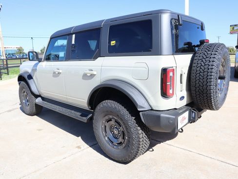 New 2025 Ford Bronco Outer Banks w/ Sasquatch Package image 23