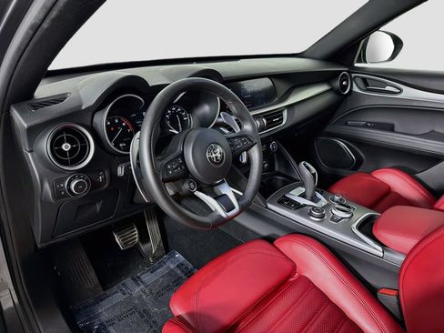 Used 2022 Alfa Romeo Stelvio Veloce AWD/4WD image 9