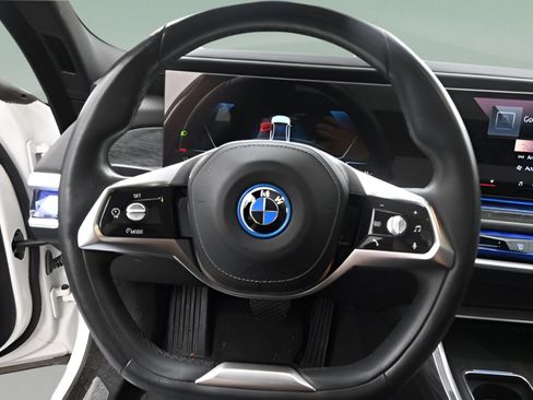 Used 2023 BMW i7 xDrive60 AWD/4WD image 39