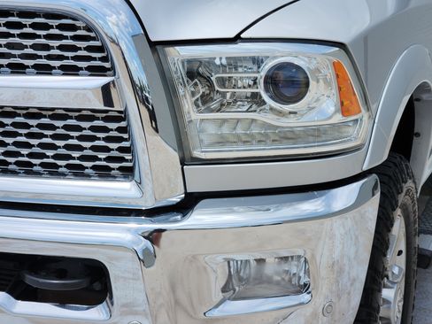 Used 2018 RAM 2500 Laramie w/ Off Road Package AWD/4WD image 10