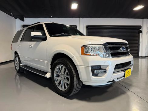 Used 2017 Ford Expedition Limited AWD/4WD image 3