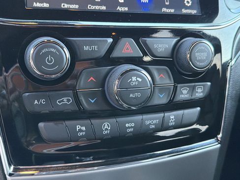 Used 2020 Jeep Grand Cherokee Limited image 32