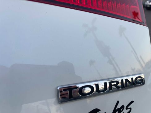 Used 2017 Honda Pilot Touring image 9