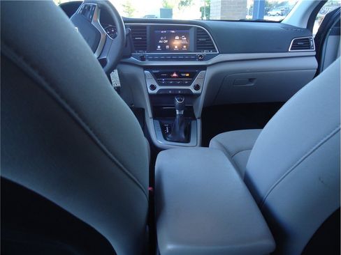 Used 2017 Hyundai Elantra SE FWD image 16