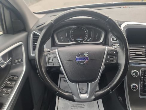 Used 2016 Volvo XC60 T5 Premier image 15