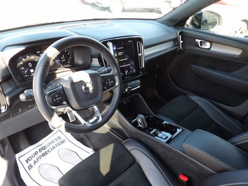 Used 2021 Volvo XC40 T5 R-Design w/ Protection Package Premier image 12