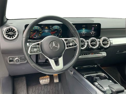 Used 2023 Mercedes-Benz GLB 250 image 17
