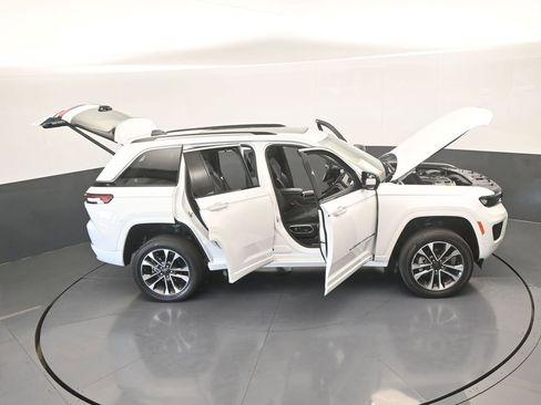 Used 2024 Jeep Grand Cherokee Overland w/ Adv Protech Group III image 78