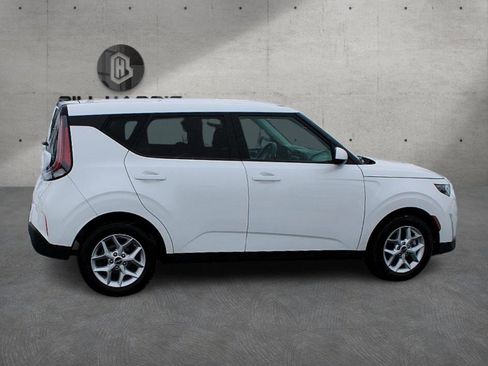 Used 2023 Kia Soul LX w/ LX Technology Package image 5