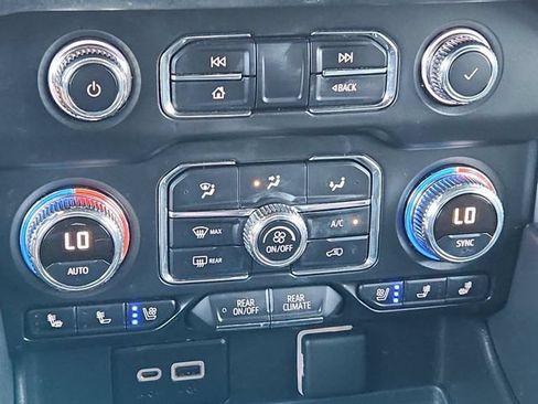 Used 2022 GMC Yukon XL SLT w/ SLT Luxury Package AWD/4WD image 12