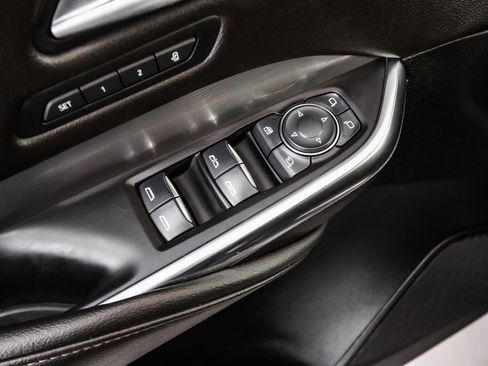 Used 2025 Cadillac XT4 Premium Luxury image 49