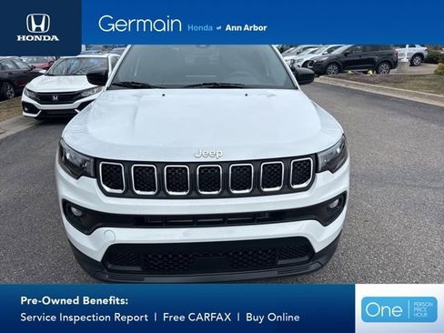 Used 2023 Jeep Compass Latitude image 2