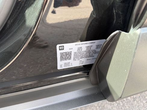 Used 2025 Chevrolet Trax LT image 28