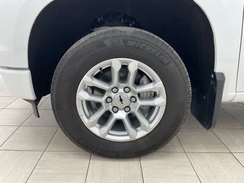Used 2025 Chevrolet Silverado 1500 RST AWD/4WD image 7