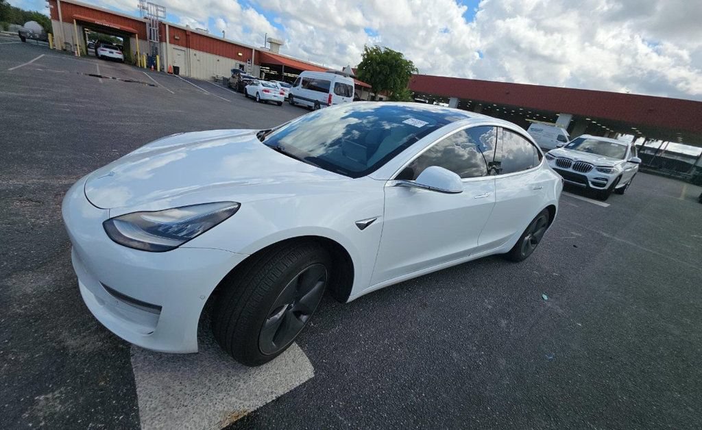 Used 2020 Tesla Model 3 Standard Range Plus RWD image 2
