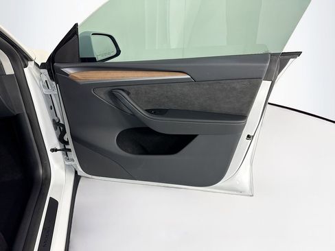 Used 2024 Tesla Model Y Long Range image 26