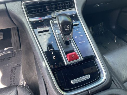 Used 2021 Porsche Panamera RWD image 21