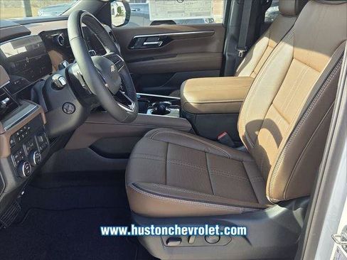 New 2026 Chevrolet Suburban High Country image 15