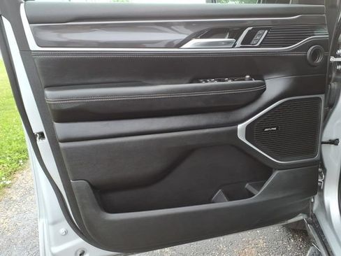 Certified 2023 Jeep Wagoneer L 4WD image 10