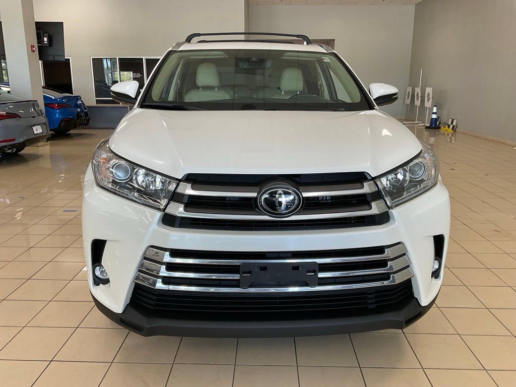Used 2019 Toyota Highlander Limited AWD/4WD image 2
